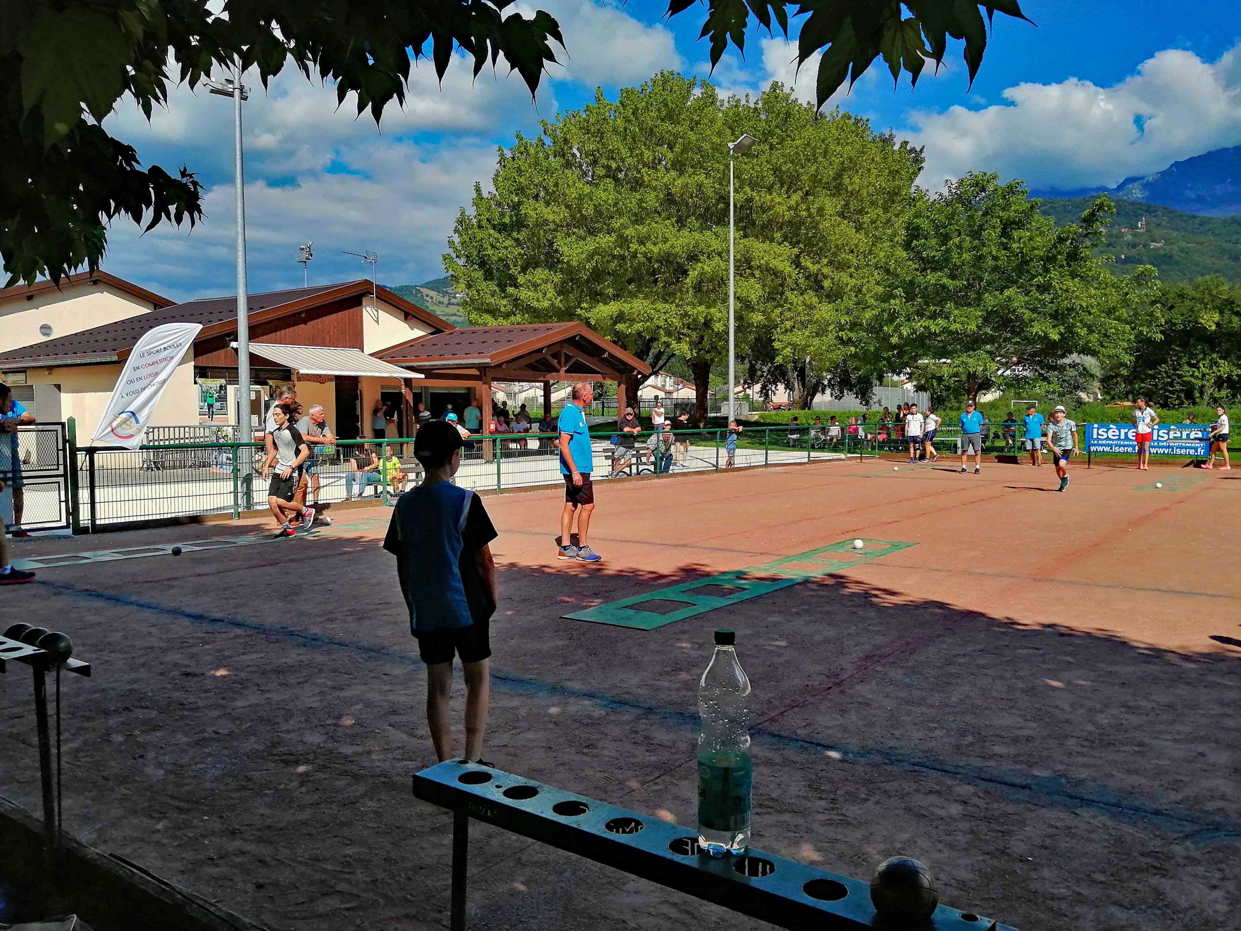 Initiation et démonstrations de tir à Domène.